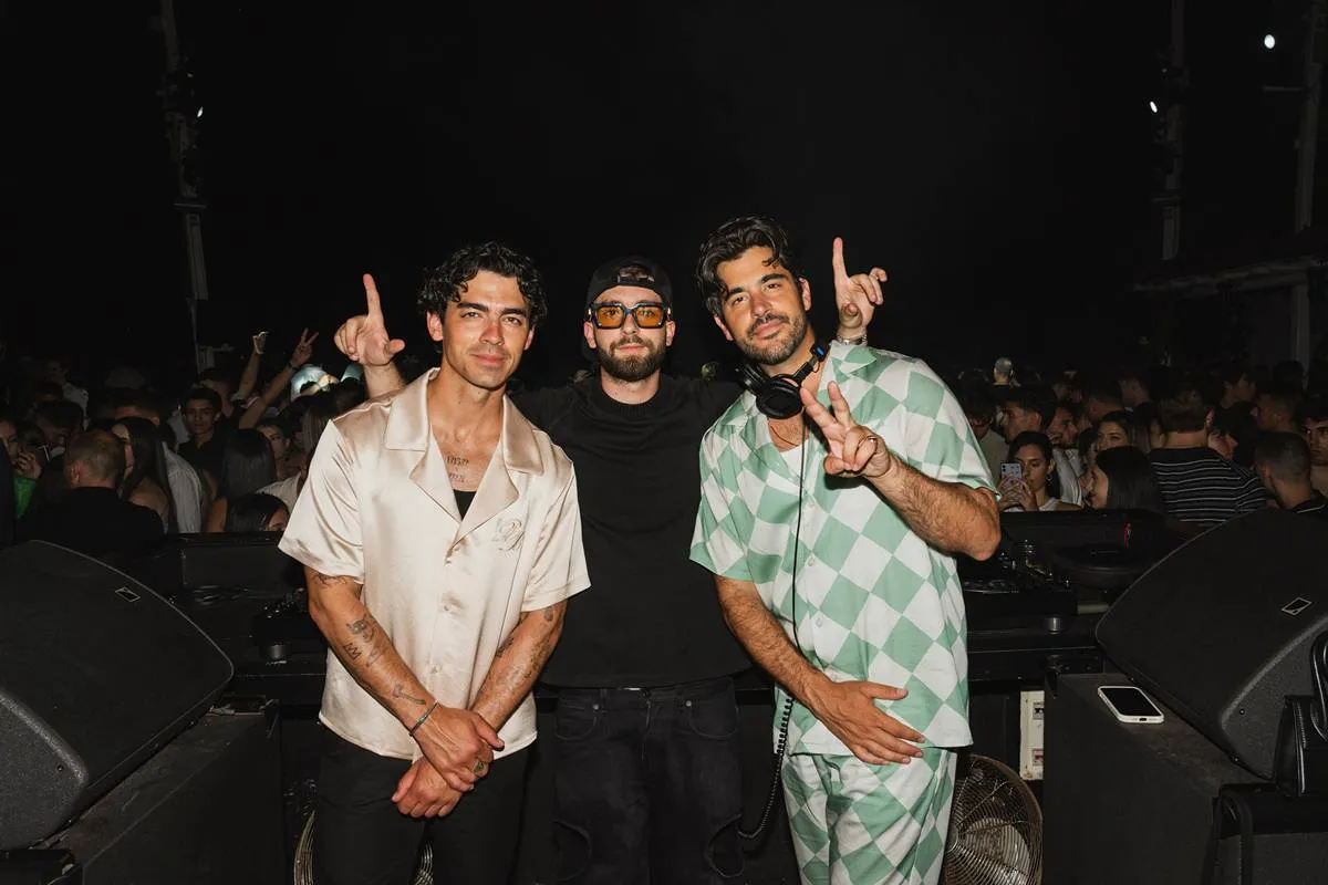 Joe Jonas & Koni & Deleasa
